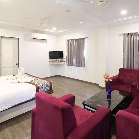 Hotel Jeet Paradise Phaltan Kültér fotó
