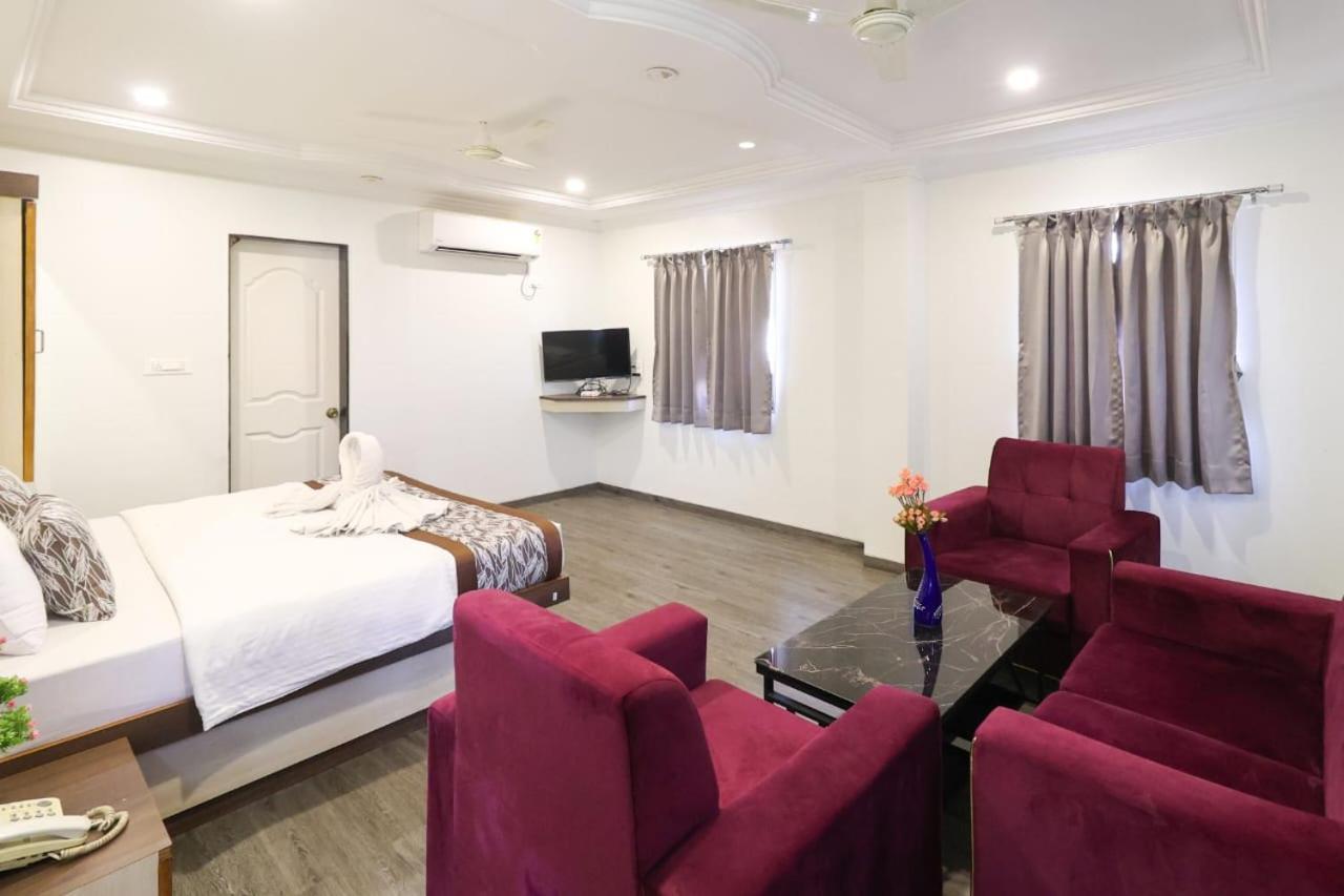 Hotel Jeet Paradise Phaltan Kültér fotó