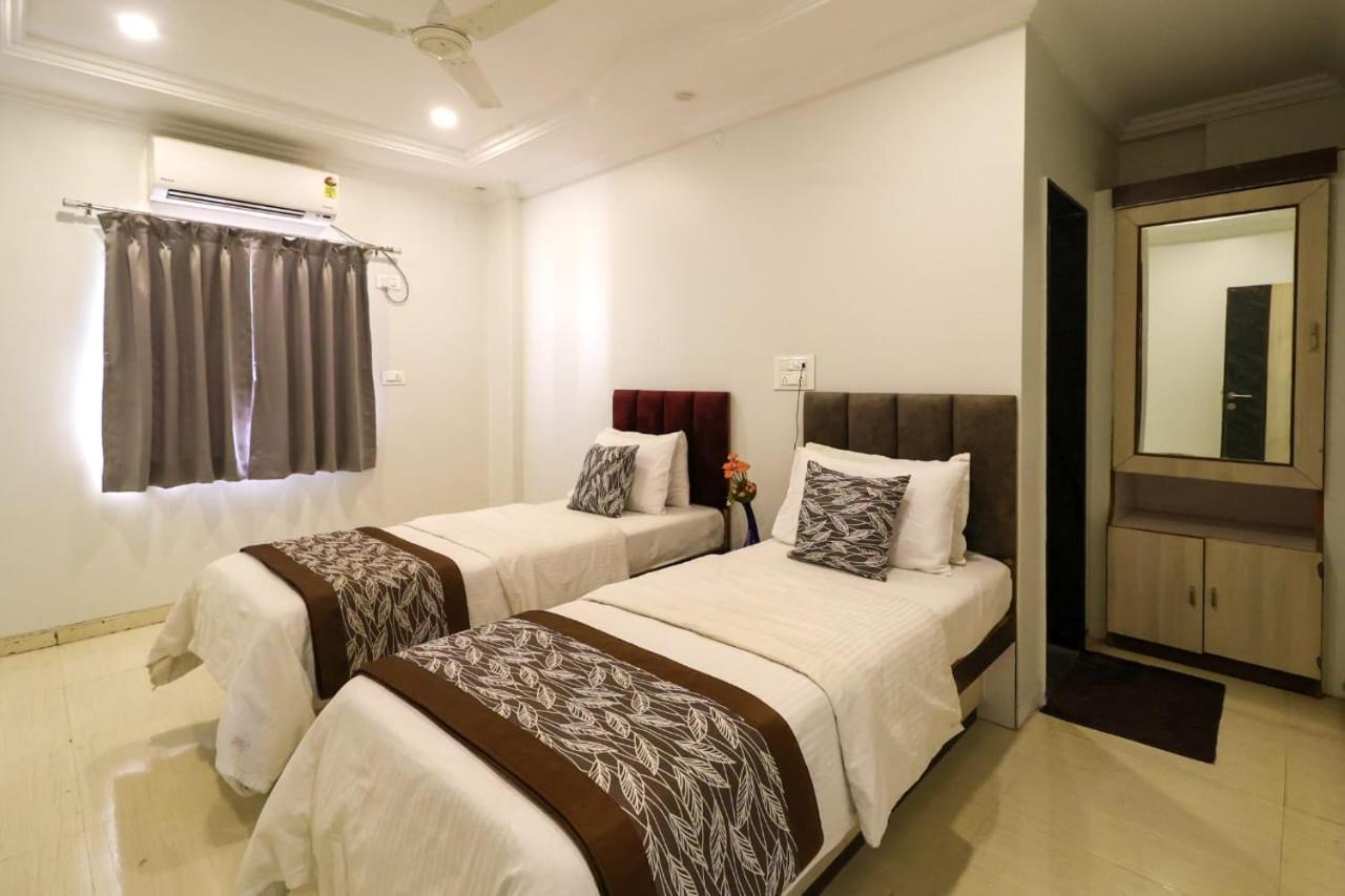 Hotel Jeet Paradise Phaltan Kültér fotó