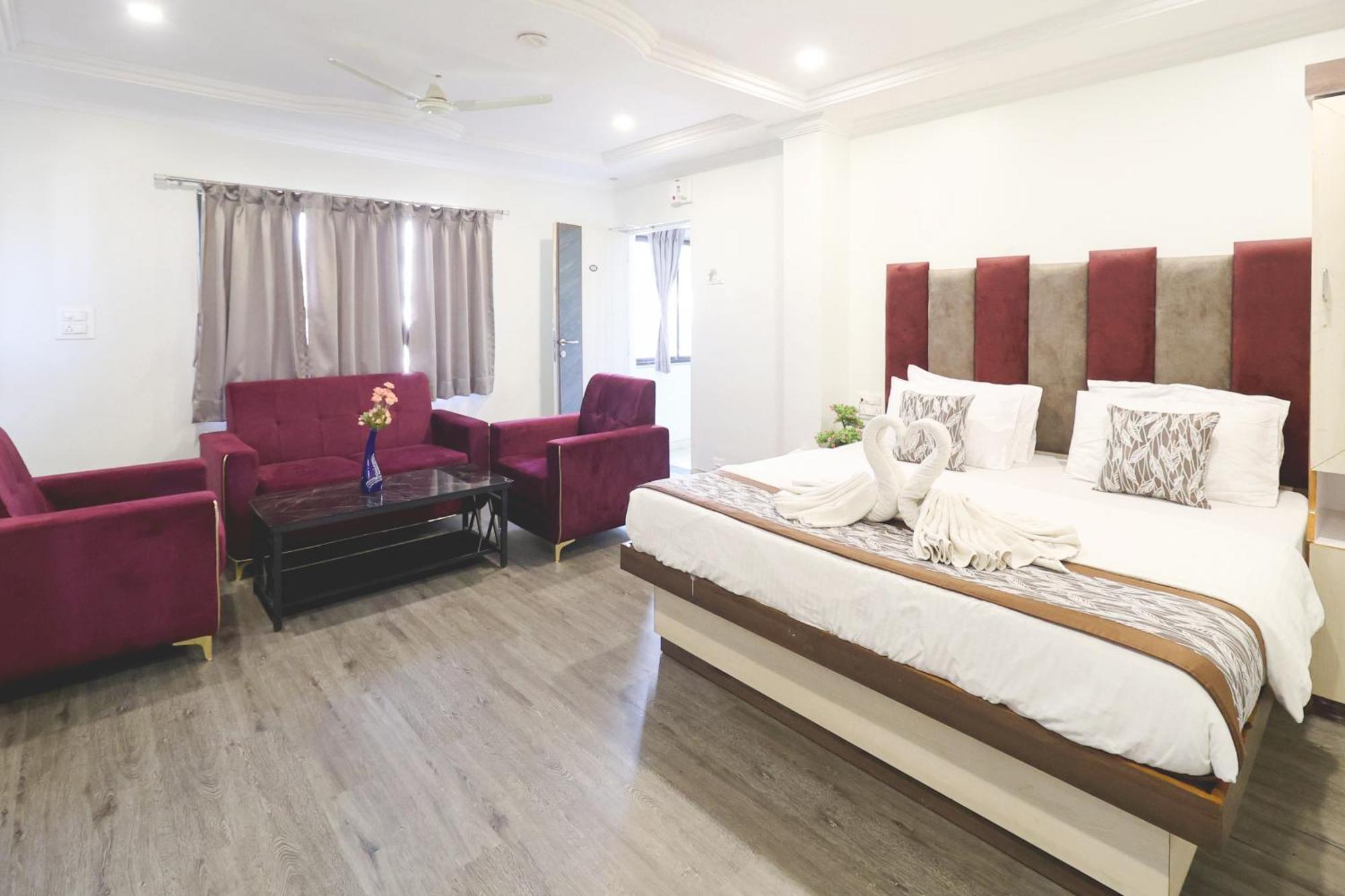 Hotel Jeet Paradise Phaltan Kültér fotó