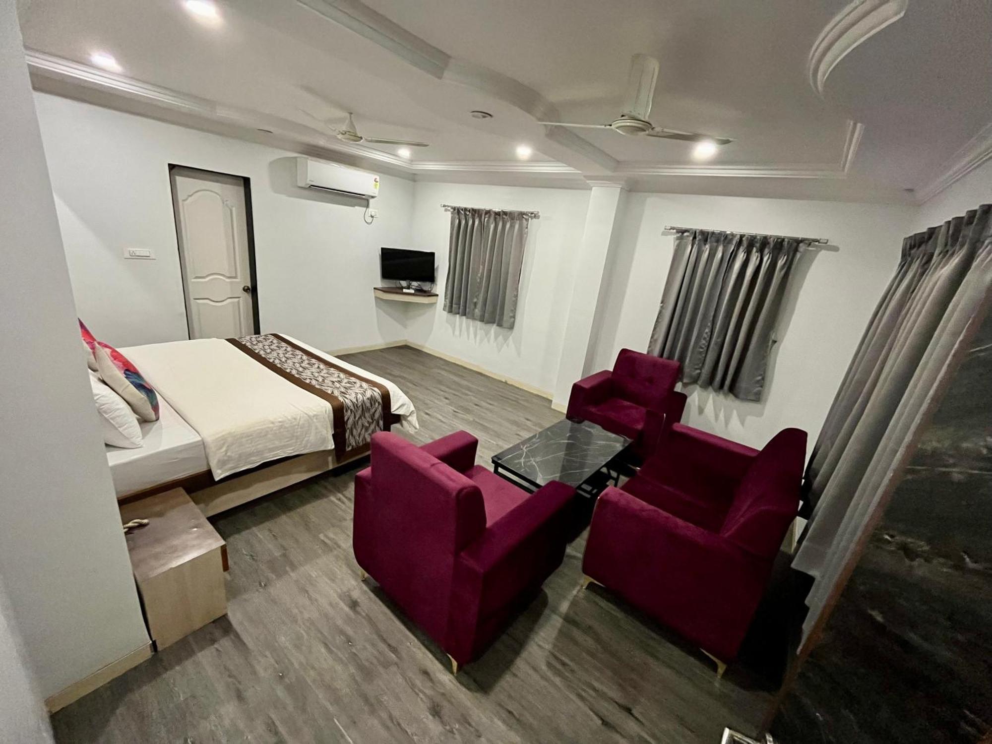 Hotel Jeet Paradise Phaltan Kültér fotó