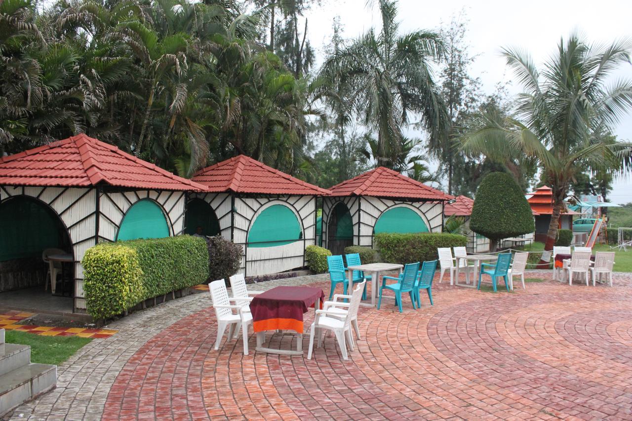 Hotel Jeet Paradise Phaltan Kültér fotó