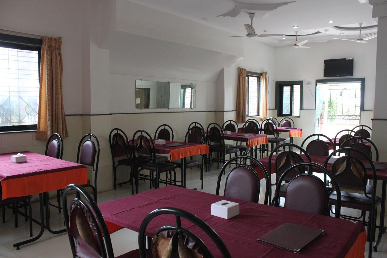Hotel Jeet Paradise Phaltan Kültér fotó