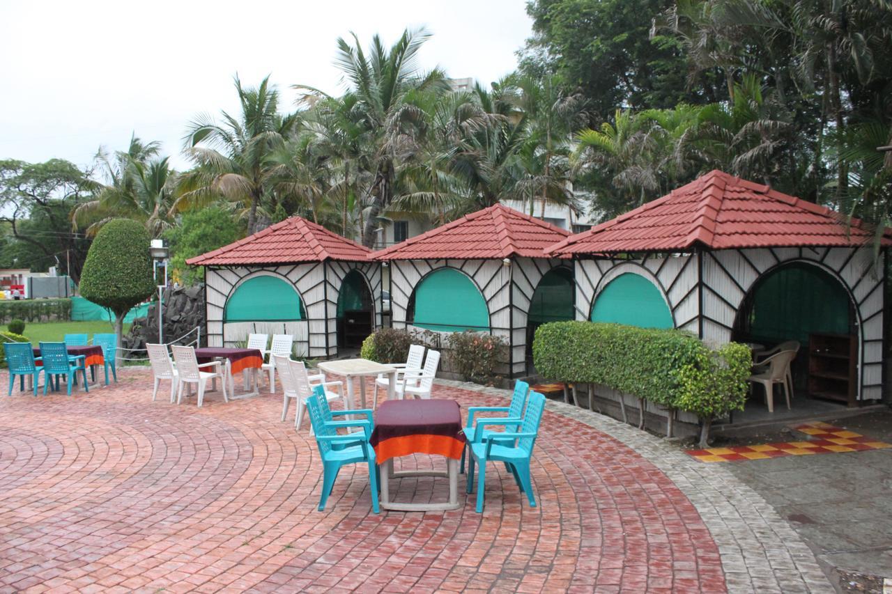 Hotel Jeet Paradise Phaltan Kültér fotó